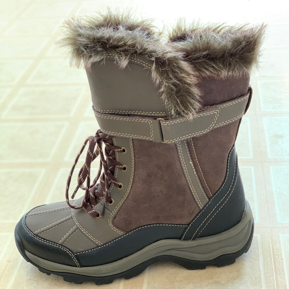 Clarks fur lined winter boots - like new 8
